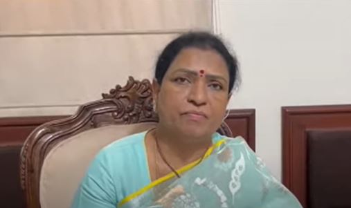  Congress Leaders' Comments Are Kcr's Script.. Dk Aruna-TeluguStop.com