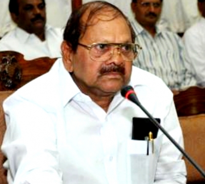  Ex-k'taka Minister Baburao Chinchansur Injured In Car Accident-TeluguStop.com