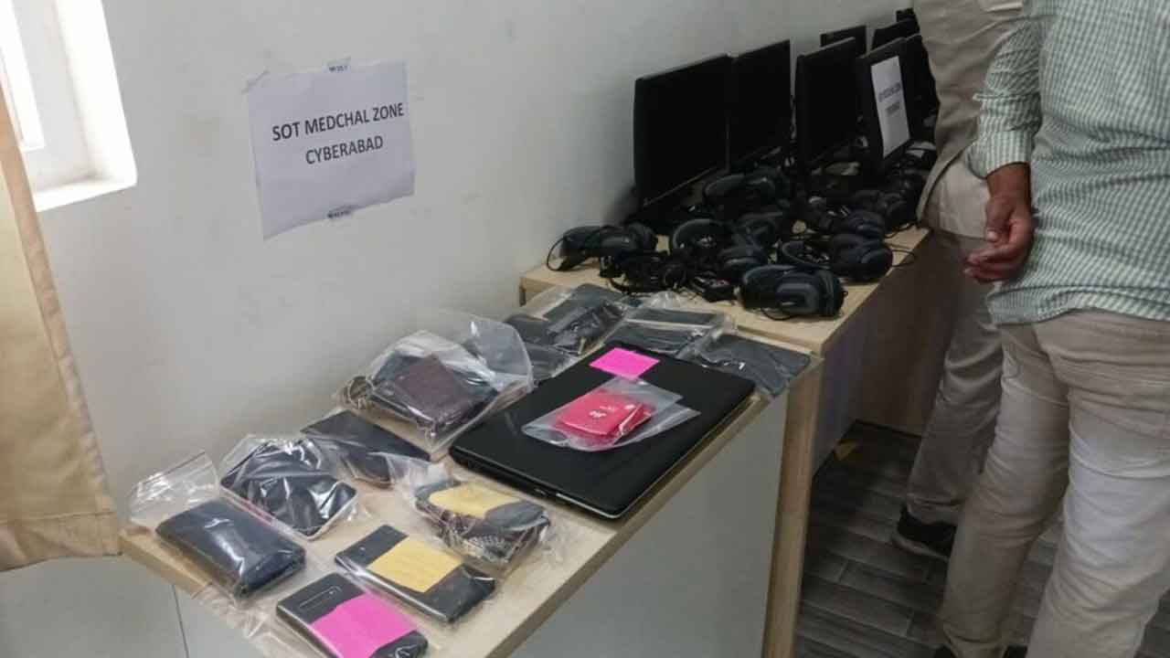  Hyderabad Police Bust Fake Amazon Prime Call Centre-TeluguStop.com