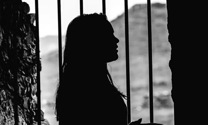 Father Killed Daughter With The Help Of Relatives In Uttar Pradesh Details, Fath Father Killed Daughter With The Help Of Relatives In Uttar Pradesh Details, Fath-TeluguStop.com