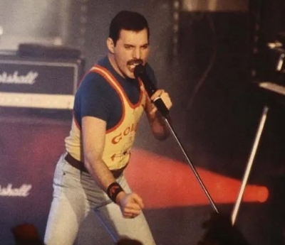  Freddie Mercury's Personal Items Including Rare Song Lyrics To Be Auctioned-TeluguStop.com