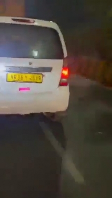  Ghaziabad: Car Drags Man On Bonnet For 4 Km; 2 Arrested-TeluguStop.com