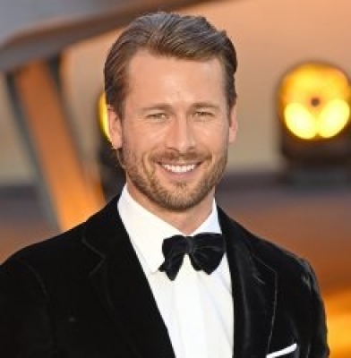  Glen Powell In Talks To Star In 'twister' Sequel Opposite-TeluguStop.com