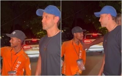  Hrithik's Security Pushes Delivery Boy As He Tries Taking Selfie With Actor-TeluguStop.com