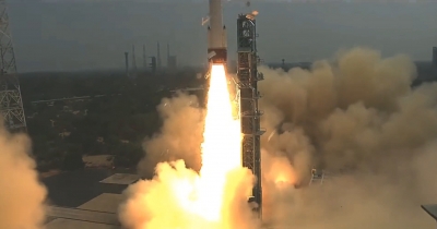  India's Pslv Rocket Lifts Off With 2 Singapore Satellites-TeluguStop.com