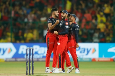  Ipl 2023: Virat Kohli Fined For Breaching Code Of Conduct During Rcb Vs Csk Clas-TeluguStop.com