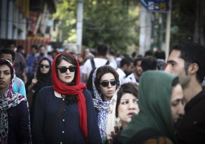  Iran To Enforce Compulsory Hijab Rule On Women-TeluguStop.com