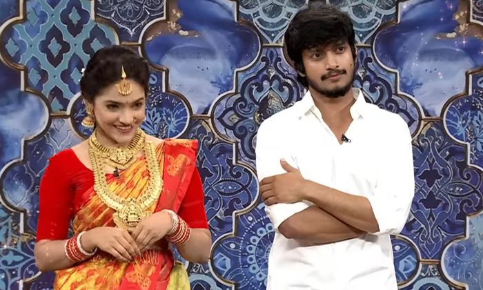  Jabardast Aishwarya Marriage With Boyfriend Srinivas Sai On Jabardasth Stage Det-TeluguStop.com