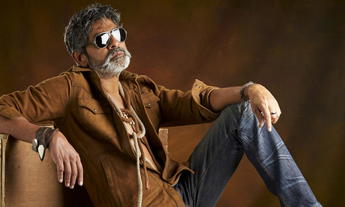  Actor Jagapathi Babu Shares Photo With Trivikram Dialogue Viral-TeluguStop.com