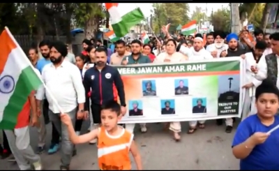  J&k: Candle March Pays Tribute To Soldiers Killed In April 20 Terror Attack-TeluguStop.com