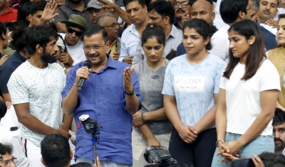  Kejriwal Joins Protesting Wrestlers At Jantar Mantar-TeluguStop.com