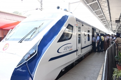  Kerala Bjp Revels As Vande Bharat Express Does Its First Trial Run-TeluguStop.com