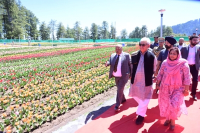  L-g Inaugurates Jammu's First Tulip Garden At Sanasar-TeluguStop.com