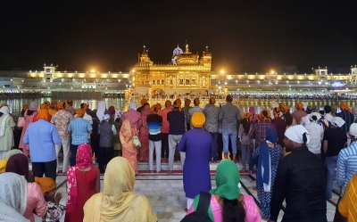  Large Crowds Throng Gurdwaras In Punjab, Haryana To Celebrate Baisakhi-TeluguStop.com