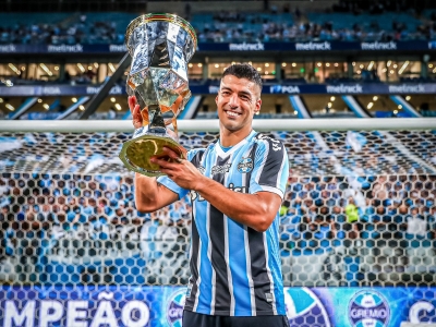  Luis Suarez Wins First Trophy With Gremio-TeluguStop.com