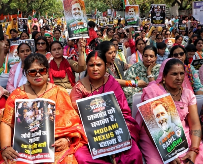  Mahila Congress Stages Protest Against Rahul Gandhi's Disqualification-TeluguStop.com