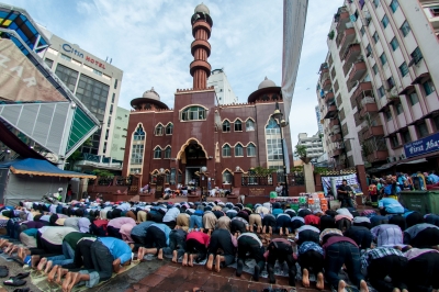  Malaysians Mark Eid-ul-fitr As Economy Recovers-TeluguStop.com