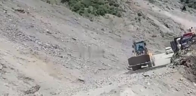 Mudslides, Shooting Stones Block Jammu-srinagar Highway-TeluguStop.com