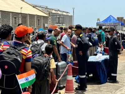  Operation Kaveri: 326 Indians Arrive In Jeddah From Sudan En Route To India-TeluguStop.com