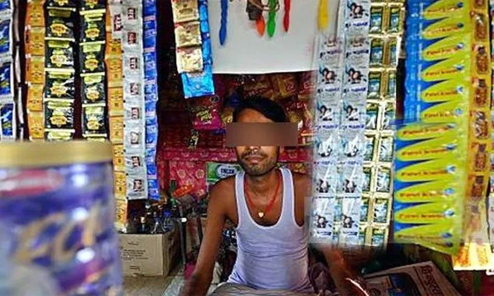  Owner Dishonored Man By Shaving Head Who Asks Salary In Mumbai Details, Owner, D-TeluguStop.com