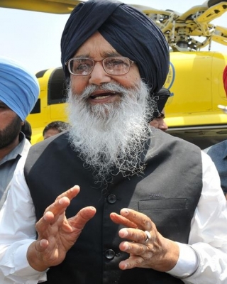  Parkash Singh Badal Hospitalised With Uneasiness In Breathing-TeluguStop.com