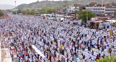  Police File Firs For Offering 'namaaz' On Roads On Eid In Up-TeluguStop.com