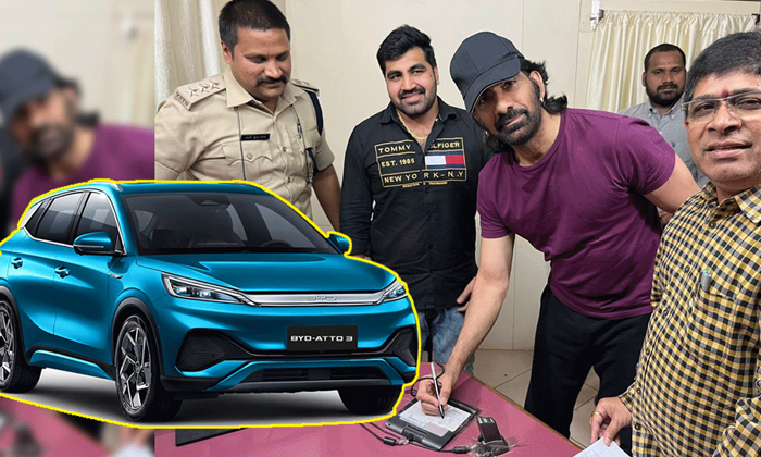  Ravi Teja Visit Khairtabad Rto Office His Car Registration-TeluguStop.com