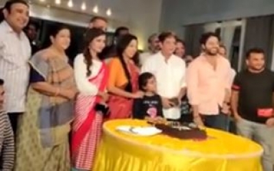  Rupali Ganguly Celebrates B'day On 'anupamaa' Set, Says 'i Love Birthdays'-TeluguStop.com