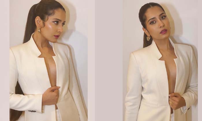  Can You Guess Who Is This Actress In This Photo She Is Rashi Khanna-TeluguStop.com