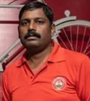  Sp Mla Accused Of Manhandling Officials-TeluguStop.com