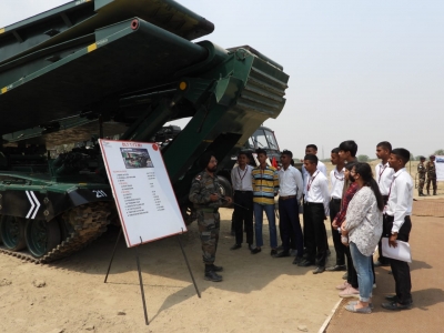  Students Sensitised On Mechanised Forces Of Army-TeluguStop.com