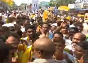  Tdp Vs Ycp In Amaravati... Intense Tension-TeluguStop.com