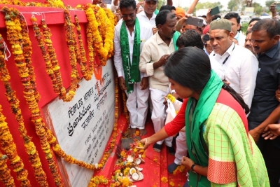  Telangana Tribals Pay Tributes To Indravelli Martyrs-TeluguStop.com