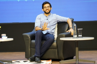  There Is One Shiv Sena, Others Are Traitors: Aditya Thackeray-TeluguStop.com