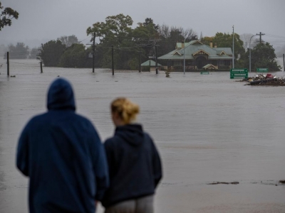  Tropical Cyclone Ilsa Prompts Flood Warning For Australian Outback-TeluguStop.com