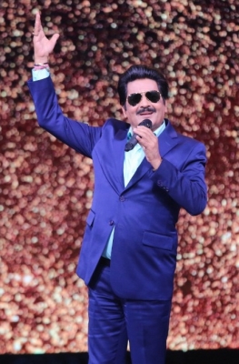  Udit Narayan All Set To Perform On 'faltu'-TeluguStop.com