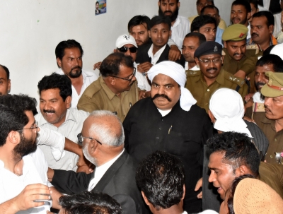  Umesh Pal Murder Case: Gangster-politician Atiq Ahmad Again Taken To Up For Ques-TeluguStop.com