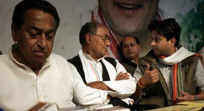  With Mp Polls Just Six Months Away, Digvijay-scindia Battle Takes Nasty Turn-TeluguStop.com