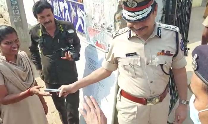  Rachakonda Cp Phone Is A Woman Constable Who Is Not Allowed To Enter Your Exam-TeluguStop.com