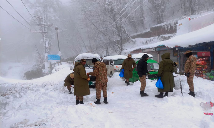  10 Dead In Severe Snow Storm In Pakistan Snow Storm Details, Pakistan,snow Storm-TeluguStop.com