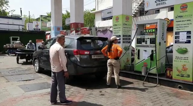  90% Cash Of Rs 2,000 Notes, Say Fuel Bunks In Punjab-TeluguStop.com