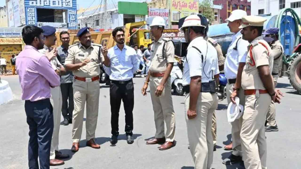  Andhra Pradesh : Anantapur Traffic Police Gets Cool Helmets To Beat The Heat-TeluguStop.com