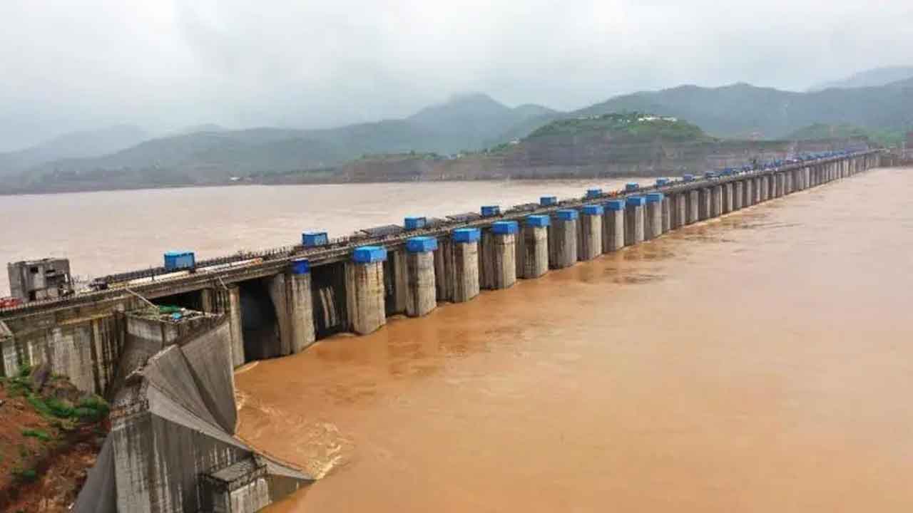  Jagan Govt Assures Employment To Polavaram-affected Tribal Families-TeluguStop.com