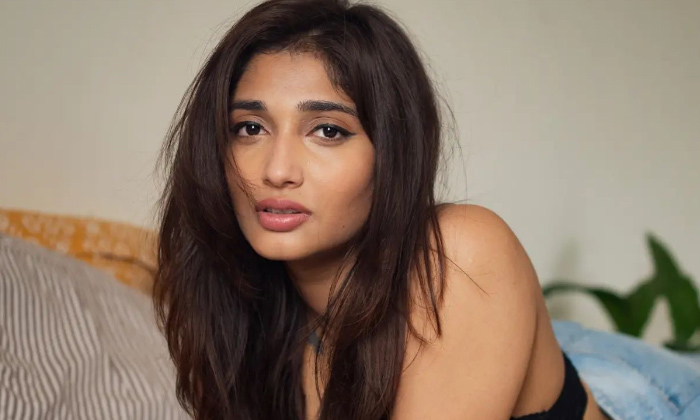 Husharu Movie Fame Priya Vadlamani Cleavage Show Husharu Movie Fame Priya Vadlamani Cleavage Show-TeluguStop.com