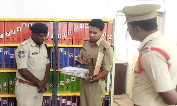  District Sp Akhil Mahajan Conducted A Surprise Inspection At Boinapally Police S-TeluguStop.com