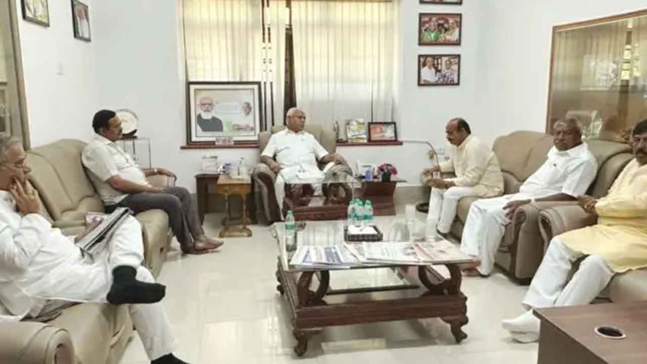 Karnataka Elections : Bjp Hints At Post Poll Alliance With Jd(s) Karnataka Elections : Bjp Hints At Post Poll Alliance With Jd(s)-TeluguStop.com