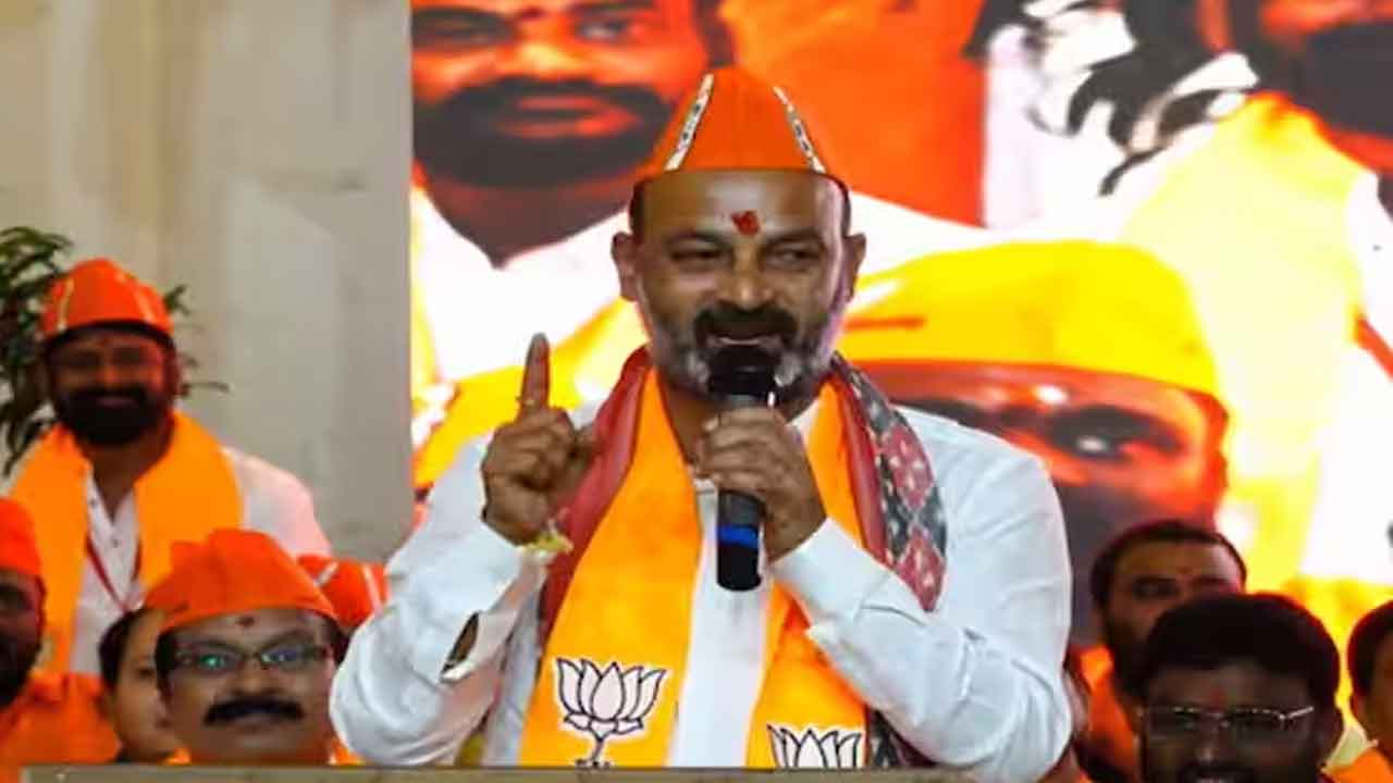  Brs In Race With Congress To Ban Bajrang Dal : Bandi Sanjay-TeluguStop.com