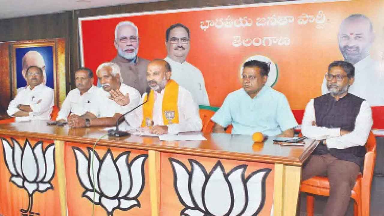  Kcr Govt Left Hyderabad Security In The Lurch : Bandi Sanjay-TeluguStop.com