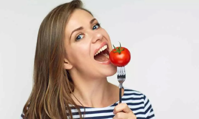  Health Benefits Of Eating Tomatoes,bones Health,knee Pains,osteoarthritis,lycope-TeluguStop.com