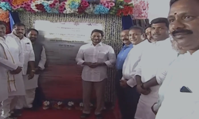 Chief Minister Jagan Mohan Reddy Laid The Foundation Stone For Bhogapuram Airpo Chief Minister Jagan Mohan Reddy Laid The Foundation Stone For Bhogapuram Airpo-TeluguStop.com